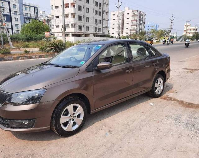 https://images10.gaadi.com/usedgaadi-sellcar/UsedCar/374d17d1-30f4-4726-b4c4-433047e7bffa/2e04ba3e-ed08-46e8-b174-5ee94f7e5018.jpg?imwidth=6400