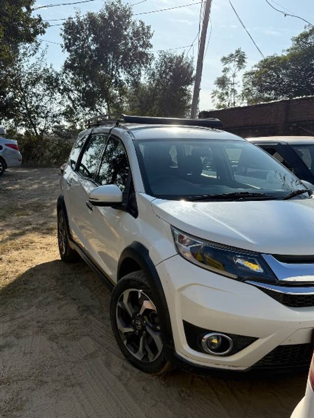 https://images10.gaadi.com/usedgaadi-sellcar/UsedCar/3753d8d6-e920-48a4-9789-0066e34ee5ae/4a062b4c-b15b-4c7f-b29b-11d41bdb8038.jpeg?imwidth=6400