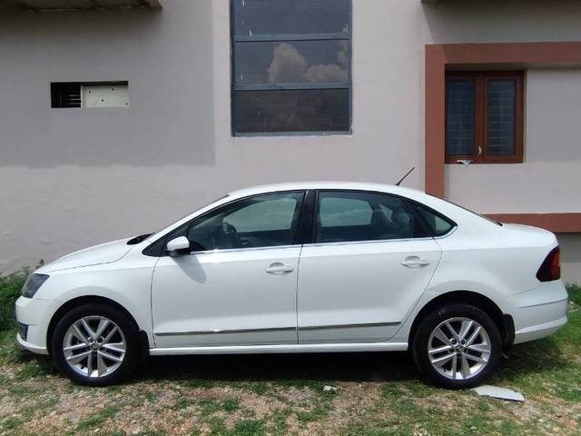 https://images10.gaadi.com/usedgaadi-sellcar/UsedCar/37ae975e-e190-4db1-b043-9eda14a68072/b95c7c9a-31ae-49ba-9b95-d14e36f3bd80.jpg?imwidth=6401