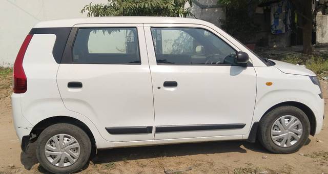 https://images10.gaadi.com/usedgaadi-sellcar/UsedCar/37ba636f-3583-4911-b646-bce8bd55bd72/62413f21-4f6b-4aa8-945d-ae0a7351bf00.jpg?imwidth=6401