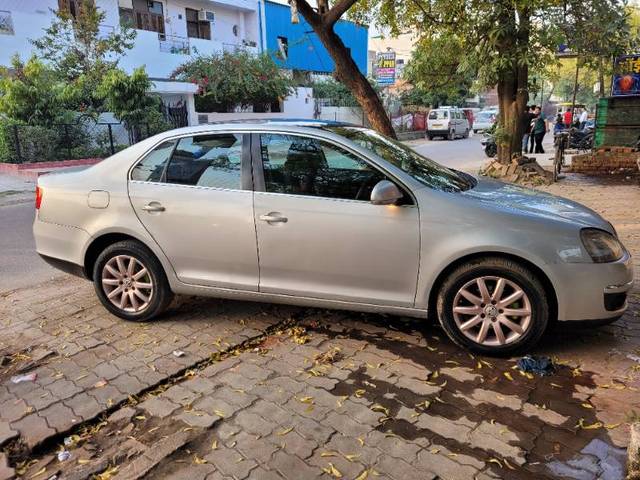 https://images10.gaadi.com/usedgaadi-sellcar/UsedCar/37bc7777-904c-4ae9-b197-ba566a22d98c/cfb687a8-6e57-4a8b-830b-bc9930142ce9.jpg?imwidth=6401