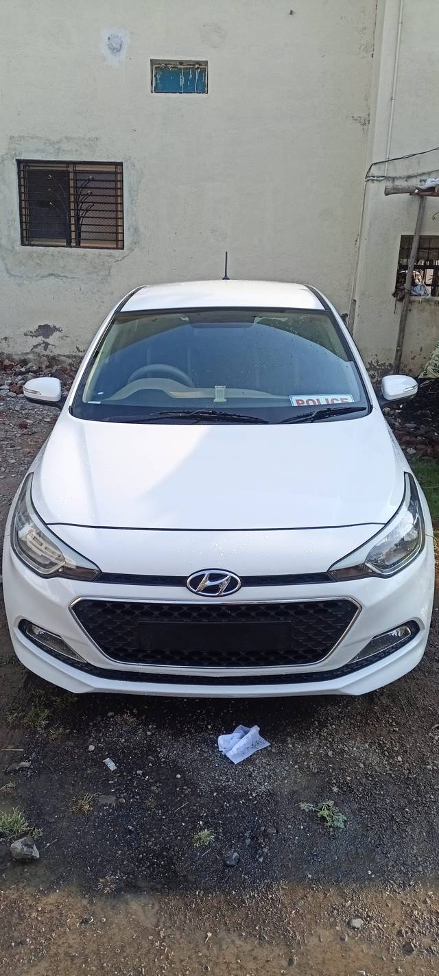 https://images10.gaadi.com/usedgaadi-sellcar/UsedCar/37bdefea-a659-4740-939d-47c9e63db09f/99a9e0bb-d380-4b33-a784-95c3ac89f5dc.jpg?imwidth=6400