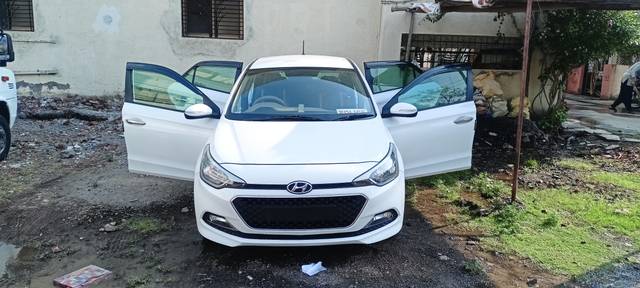 https://images10.gaadi.com/usedgaadi-sellcar/UsedCar/37bdefea-a659-4740-939d-47c9e63db09f/e707dc01-01f2-4ae0-88df-a0d8b55bf881.jpg?imwidth=6401