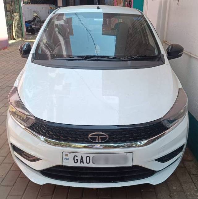 https://images10.gaadi.com/usedgaadi-sellcar/UsedCar/37ff4d2c-719a-48a6-a624-00cf0b1505a5/1f2dced3-1b58-49d4-ae11-892364fbf734.jpg?imwidth=6400