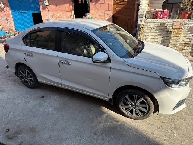 https://images10.gaadi.com/usedgaadi-sellcar/UsedCar/3822c258-37f7-4ab2-9a67-2a43b91911e2/46a10796-6cf2-4d43-a804-e90c36b17888.jpeg?imwidth=6400