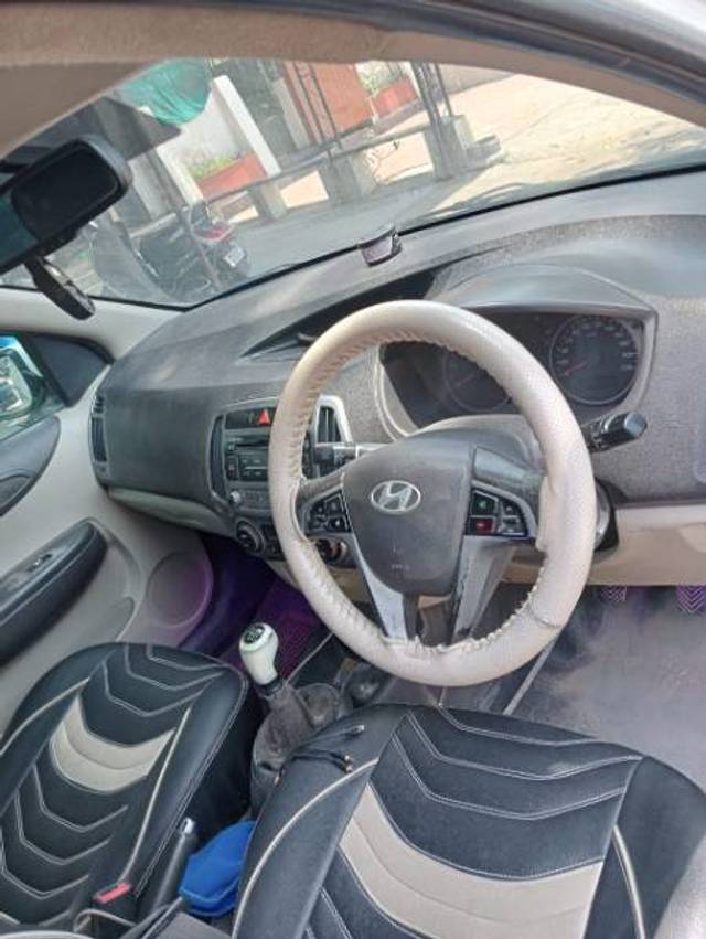 https://images10.gaadi.com/usedgaadi-sellcar/UsedCar/3842e21b-bd1c-47dd-b120-db84cbfa80c6/ad4f6779-473b-4716-94be-e2f76893a902.jpg?imwidth=6400