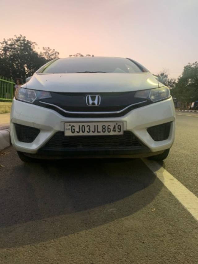 https://images10.gaadi.com/usedgaadi-sellcar/UsedCar/38498596-85b9-4e61-9075-76fbda9fb0dd/0bcbdd87-7055-459f-ab32-efcc0695b928.jpeg?imwidth=6400