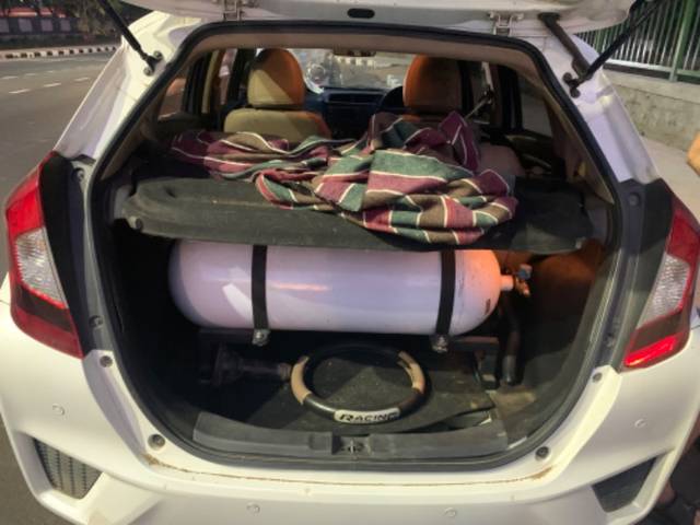 https://images10.gaadi.com/usedgaadi-sellcar/UsedCar/38498596-85b9-4e61-9075-76fbda9fb0dd/11f526d1-6a91-4473-a1bd-8ca8199b1973.jpeg?imwidth=6402