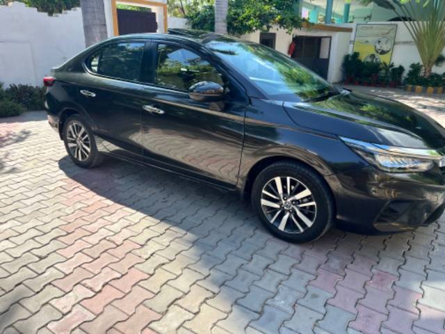 https://images10.gaadi.com/usedgaadi-sellcar/UsedCar/386d99aa-0537-4892-9adf-69d39f8369ce/cc589cd8-83e0-4129-89b8-36e14b92680e.jpg?imwidth=6400