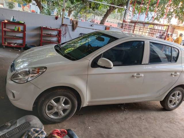 https://images10.gaadi.com/usedgaadi-sellcar/UsedCar/38759ea7-3bb6-4e03-a6c4-d4f1ec27e3bb/72665122-0f03-4001-bccb-cae400aceb0f.jpg?imwidth=6400