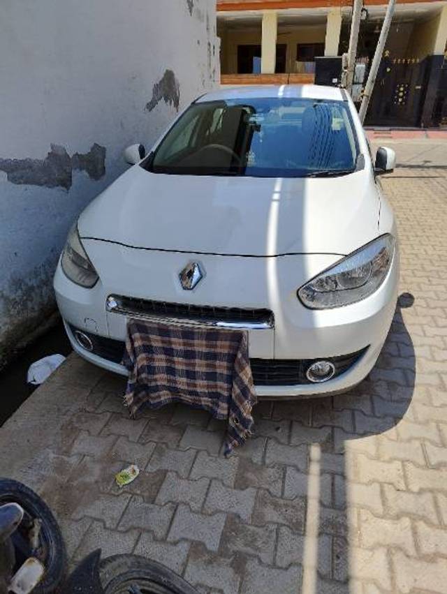 https://images10.gaadi.com/usedgaadi-sellcar/UsedCar/3878e11f-1595-4888-a86f-89abb55b7b23/b641d902-ac8c-4ddd-b1d6-fe575b4597d5.jpg?imwidth=6400