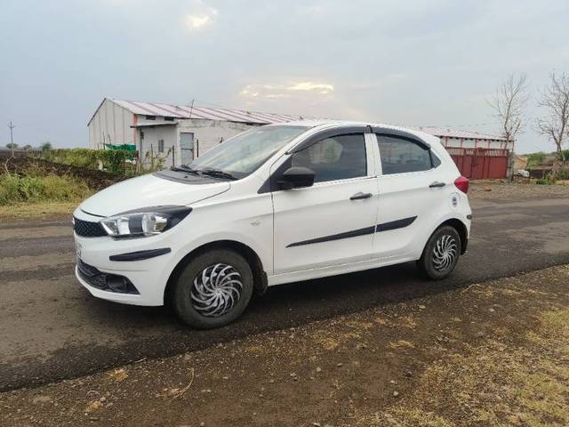 https://images10.gaadi.com/usedgaadi-sellcar/UsedCar/38918f52-4151-4d82-88a6-56e587a653c3/62e8e42c-fd78-4470-be32-da4dbc9fe2ec.jpg?imwidth=6402