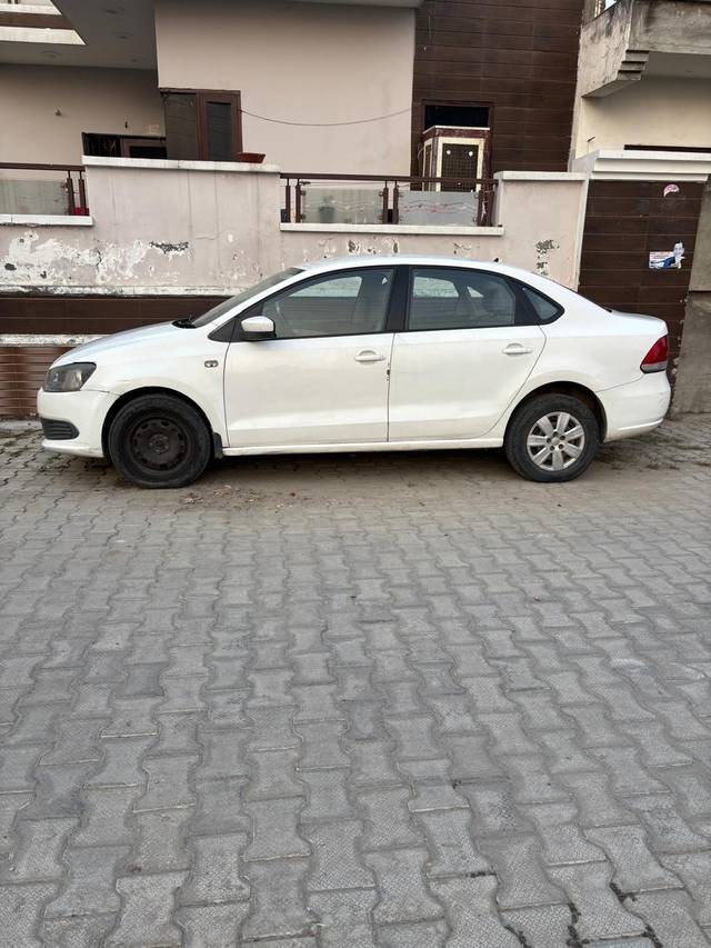 https://images10.gaadi.com/usedgaadi-sellcar/UsedCar/38b1dffc-91d1-4e33-8ae2-66ccd971c1e9/c4c3c440-fdfd-4388-9af0-1e15d57d1529.jpg?imwidth=6402