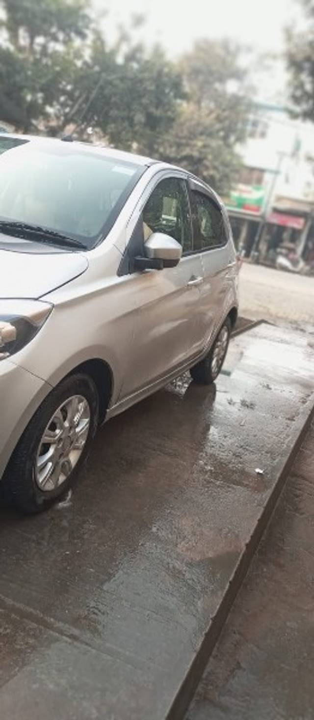 https://images10.gaadi.com/usedgaadi-sellcar/UsedCar/38da7d9e-ae4d-4c1d-be20-73f394e29c50/b359656e-0ca2-452f-954d-539eeea84e4d.jpeg?imwidth=6400