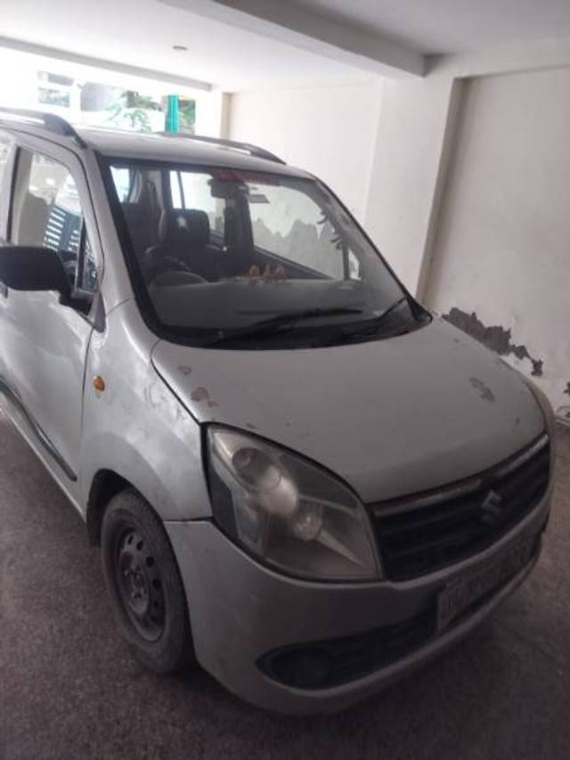 https://images10.gaadi.com/usedgaadi-sellcar/UsedCar/391519a4-248b-4176-b958-0e8857390225/7372e4fd-8288-4d7d-94d2-487b0613fd9f.jpg?imwidth=6400