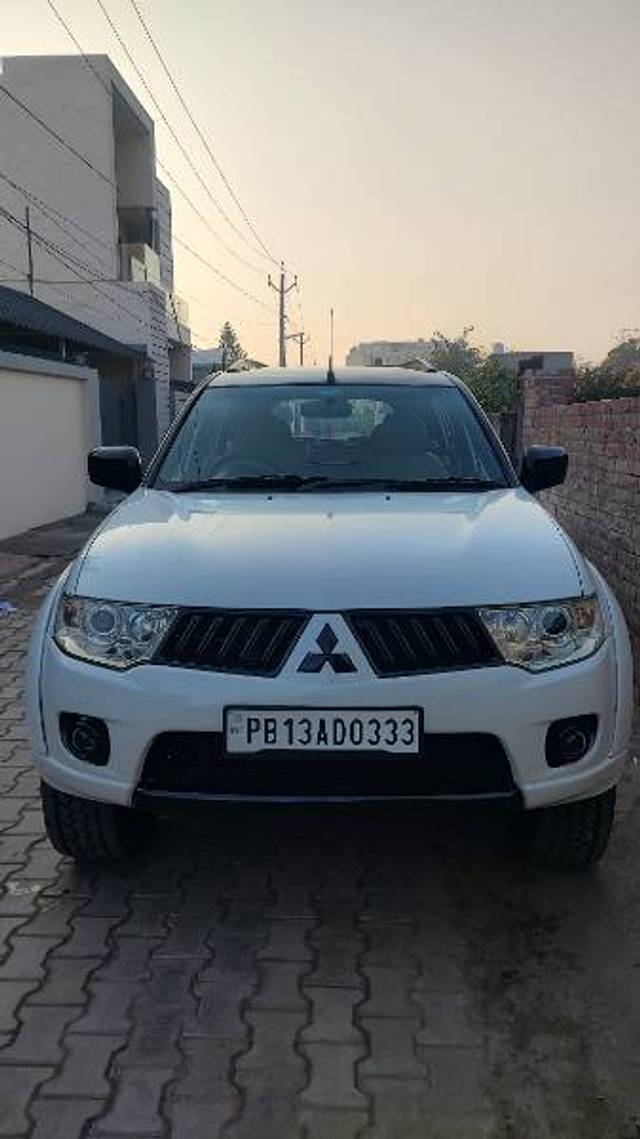 https://images10.gaadi.com/usedgaadi-sellcar/UsedCar/391febc9-810c-4ae4-b175-2768de1bd4ec/42560280-14fd-4aeb-83da-c50d3bddffa1.jpg?imwidth=6400