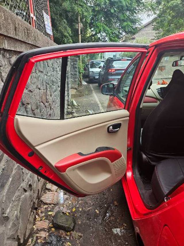 https://images10.gaadi.com/usedgaadi-sellcar/UsedCar/39269262-6c4f-4586-b048-4b45f9acee88/c87c4e4d-1729-4367-8331-d1039eaa4ca5.jpg?imwidth=6401