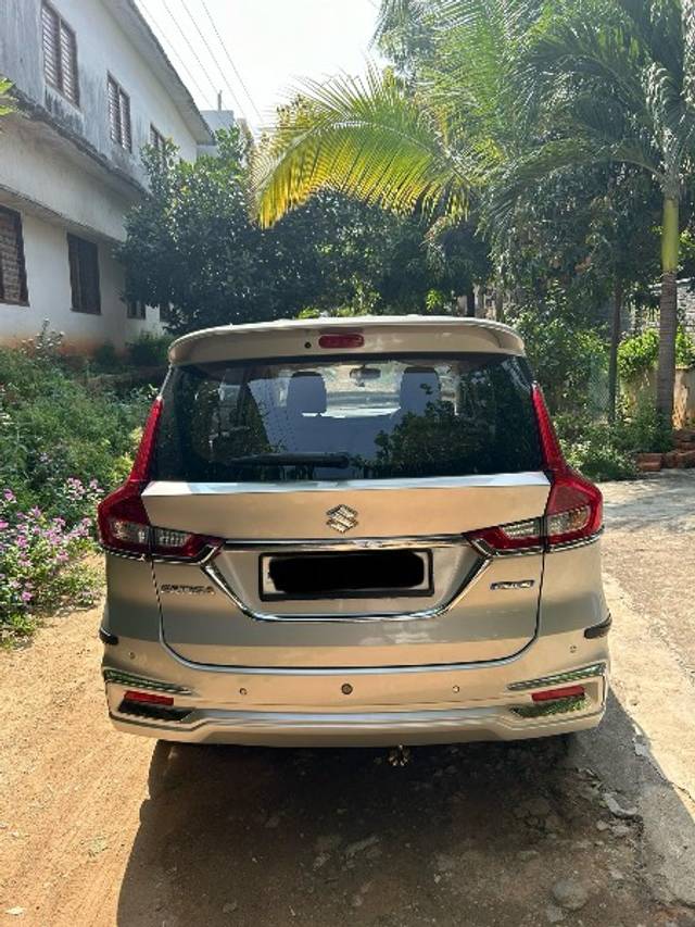 https://images10.gaadi.com/usedgaadi-sellcar/UsedCar/39a303ec-bf63-41db-b9e9-199207086e0f/47f0b628-4f0a-4371-a442-e0afd96d95a2.jpeg?imwidth=6401