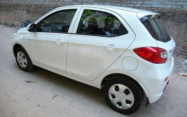 https://images10.gaadi.com/usedgaadi-sellcar/UsedCar/39abe2bd-bef5-4cfc-b77f-77ad800ca871/949a3a37-7c3f-4593-8a02-804d5e0e4bcc.jpg?imwidth=6400