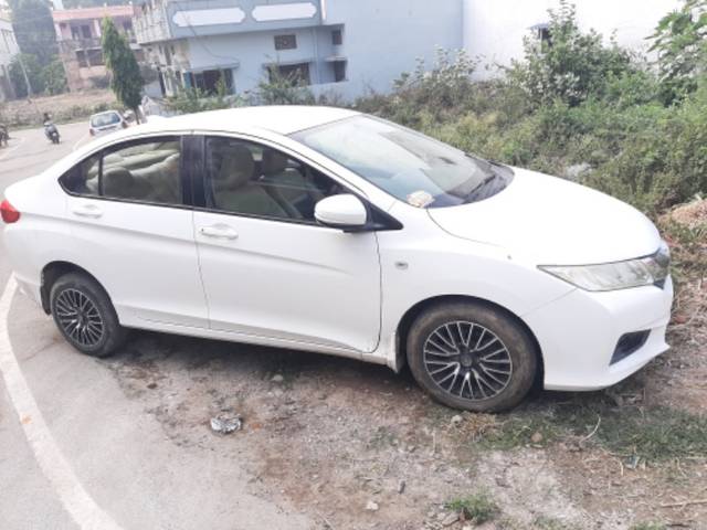 https://images10.gaadi.com/usedgaadi-sellcar/UsedCar/39ce59af-dc40-4f7d-aa2b-4fe3476f1e36/917f1f2e-c0bd-40cd-a876-3b023566698f.jpg?imwidth=6402