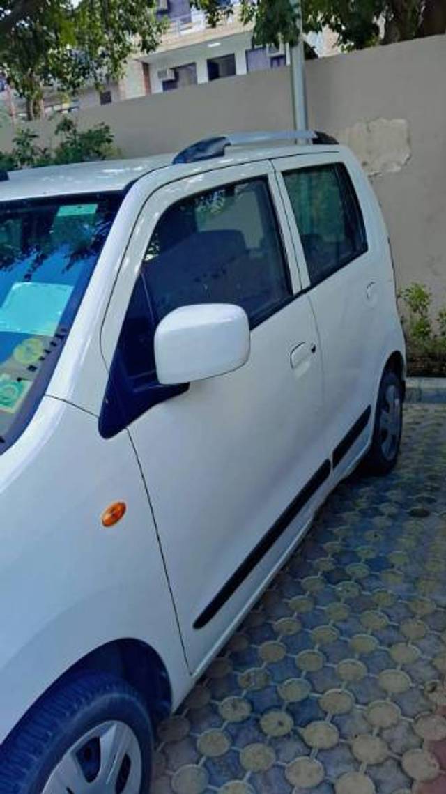 https://images10.gaadi.com/usedgaadi-sellcar/UsedCar/39d80de1-b65a-433a-925e-961bb3e0bdfa/26214217-1658-4824-8452-8aa5887aa651.jpg?imwidth=6401