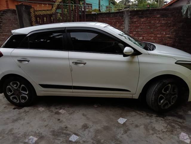 https://images10.gaadi.com/usedgaadi-sellcar/UsedCar/39d944da-fa0b-4bc9-8e2c-6bf93517fe1b/0eb92cc2-93e4-4ef9-b7d6-56280922cb15.jpeg?imwidth=6400