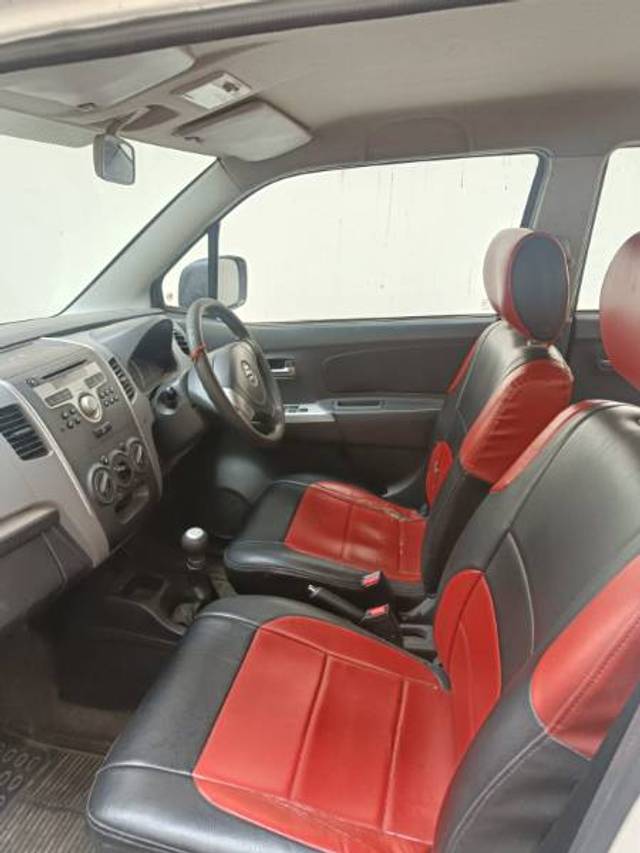 https://images10.gaadi.com/usedgaadi-sellcar/UsedCar/3a1720de-34ce-45db-820f-04c9cbc91f49/5bd164ad-d1a9-4588-b6cd-8211cfb5781a.jpg?imwidth=6402