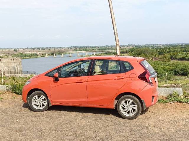 https://images10.gaadi.com/usedgaadi-sellcar/UsedCar/3a226719-40e2-4c78-85e8-5f9573d5096b/9c9d211a-9724-419d-999c-74fea5a372f3.jpg?imwidth=6402