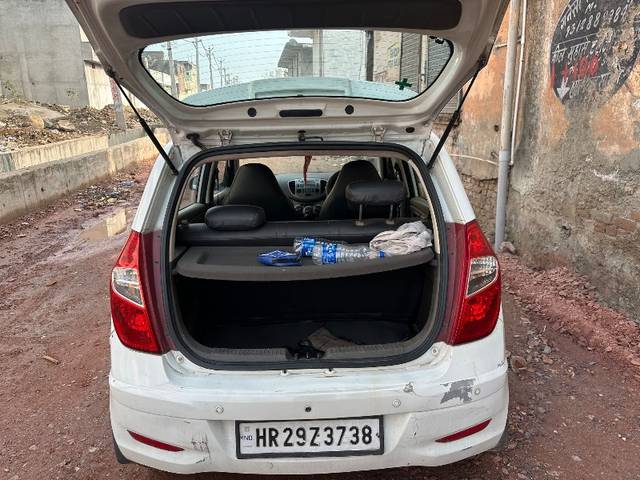 https://images10.gaadi.com/usedgaadi-sellcar/UsedCar/3a369e9a-2689-40d5-ad70-924c1bdcfc77/695aa4a6-e84b-4cbc-bea9-916fff3deea0.jpg?imwidth=6402