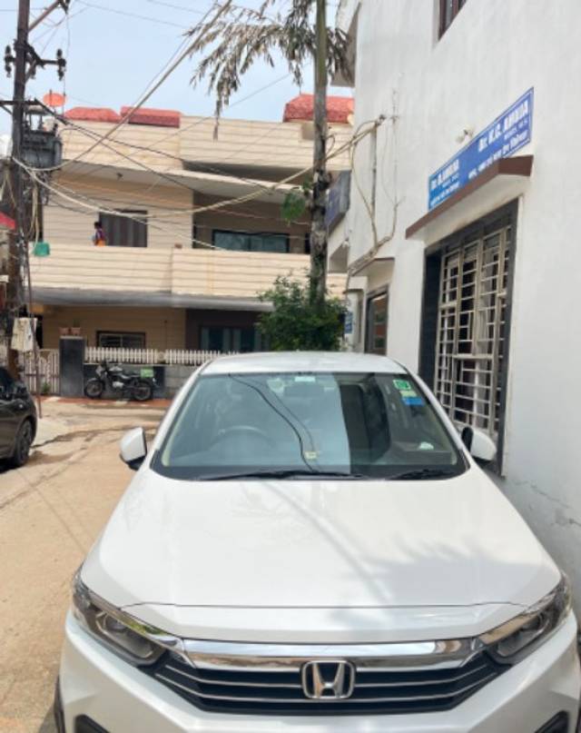 https://images10.gaadi.com/usedgaadi-sellcar/UsedCar/3a3e0a68-1bba-42cf-acfe-f6c3155b6f3b/5a2bca4f-7d68-405a-a219-63fcefc86019.jpg?imwidth=6400