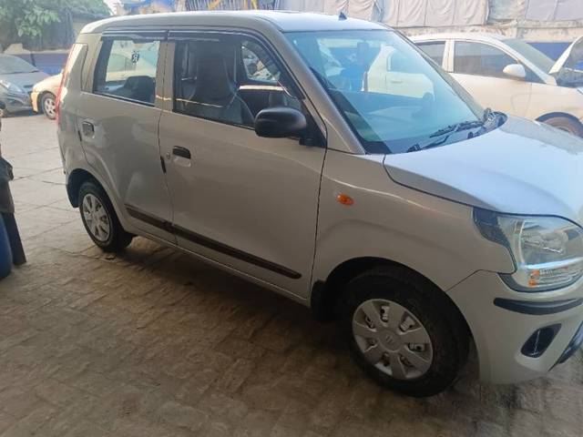 https://images10.gaadi.com/usedgaadi-sellcar/UsedCar/3a6dd4a5-500c-47a6-9489-5637197530ac/e8f159b1-b2dc-4893-ada6-282c2c038277.jpg?imwidth=6401