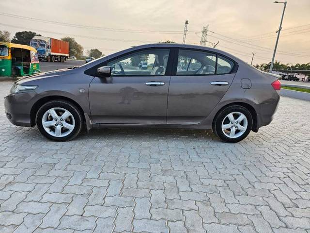 https://images10.gaadi.com/usedgaadi-sellcar/UsedCar/3ac5252c-326e-4f98-aa06-05bb7e710d92/80c0f6b7-fe07-4a7a-aea1-10d1215b4960.jpg?imwidth=6402