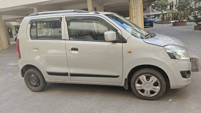 https://images10.gaadi.com/usedgaadi-sellcar/UsedCar/3b0f2d42-a924-4f35-a0e5-5db78ceacc51/27864650-53f0-45d2-9410-ba1bd52e45dc.jpg?imwidth=6400