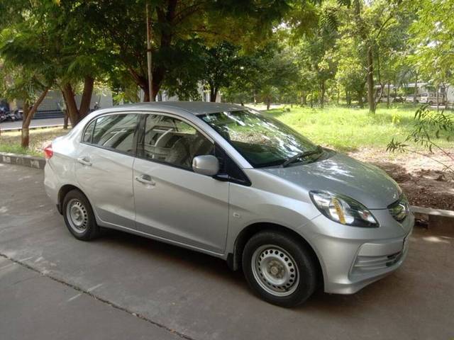 https://images10.gaadi.com/usedgaadi-sellcar/UsedCar/3b1632b7-4714-49e9-b1a0-9adfdde722ff/d390ca10-99b0-4193-97a3-4c7e20c39531.jpg?imwidth=6400