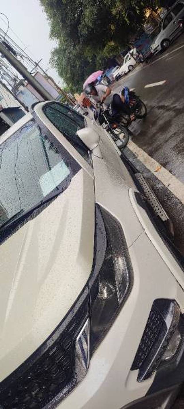 https://images10.gaadi.com/usedgaadi-sellcar/UsedCar/3b271e93-54af-4502-8d61-fd4a718a7265/4a36cd73-012d-4b29-b117-61318dea252a.jpg?imwidth=6402