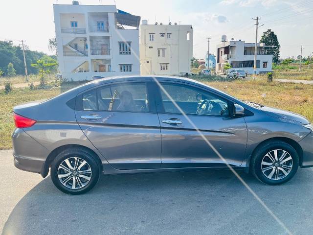 https://images10.gaadi.com/usedgaadi-sellcar/UsedCar/3b435655-6131-43d2-be97-dba50c633115/e7bce5c1-c35a-4933-88e2-6fcc51529f0e.jpeg?imwidth=6401