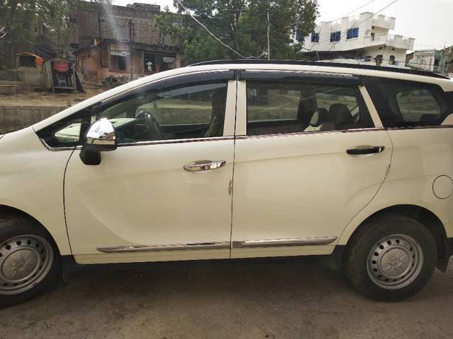 https://images10.gaadi.com/usedgaadi-sellcar/UsedCar/3b5073d7-f5a8-4709-92cc-c3867f753c51/21222744-8419-43a1-818b-49639bce1cbd.jpg?imwidth=6402