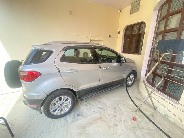 https://images10.gaadi.com/usedgaadi-sellcar/UsedCar/3b9092f6-b9e6-4e4f-bf32-c9b924dcf5e3/5d6b87f8-c07c-43c1-afbb-f1c82bffb674.jpeg?imwidth=6402