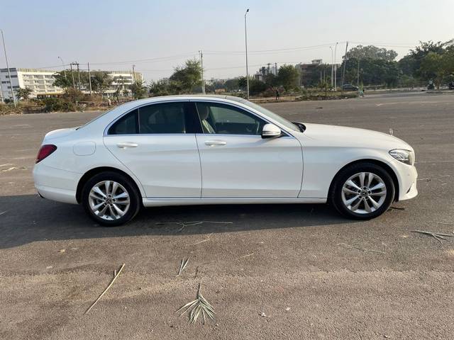 https://images10.gaadi.com/usedgaadi-sellcar/UsedCar/3b99117a-acd6-49b2-9c9a-5a794618e897/efed9688-da39-4107-a6ec-f408efc27116.jpeg?imwidth=6401