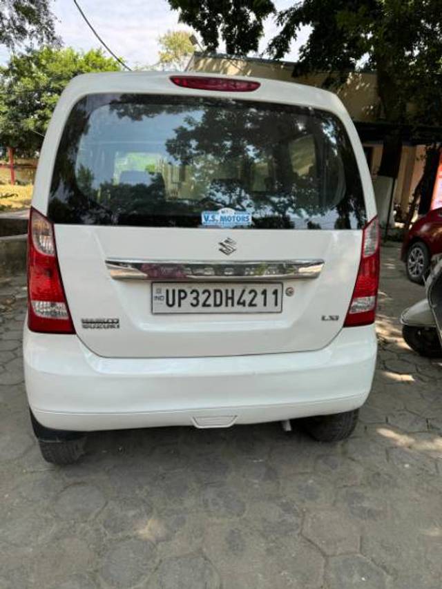 https://images10.gaadi.com/usedgaadi-sellcar/UsedCar/3b9c0256-97c8-4cc6-97ef-b11f769646d7/1e0d12e2-1c1c-472c-9f8e-c811b0df8b80.jpg?imwidth=6401