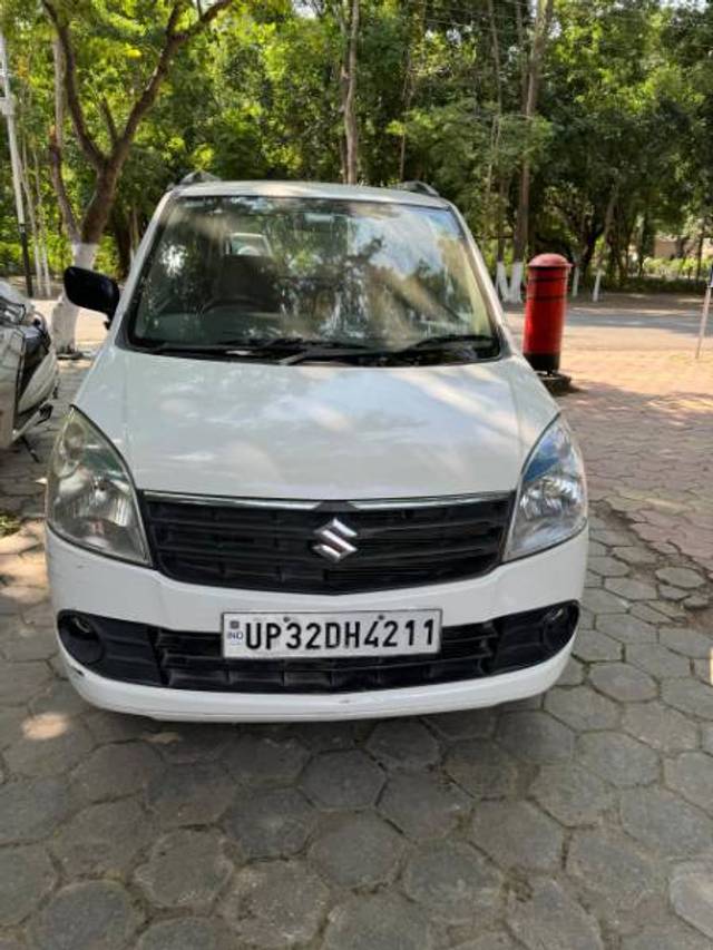 https://images10.gaadi.com/usedgaadi-sellcar/UsedCar/3b9c0256-97c8-4cc6-97ef-b11f769646d7/a54a9c7b-0a77-49f5-ae6c-db71b17c8f7f.jpg?imwidth=6400