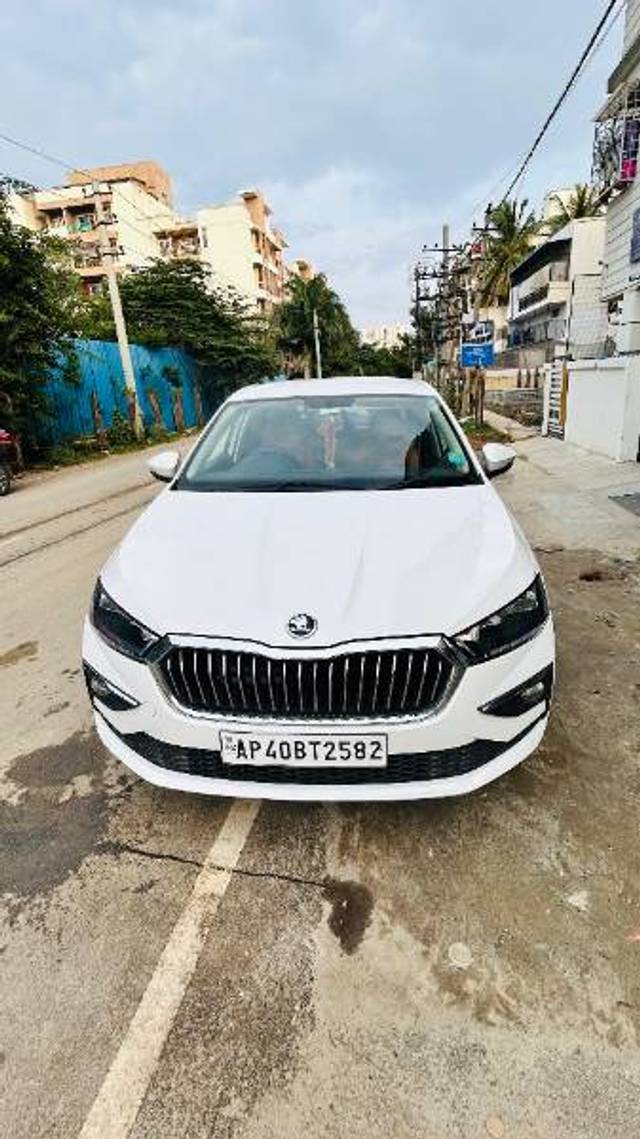 https://images10.gaadi.com/usedgaadi-sellcar/UsedCar/3c33cf57-5d05-4fa0-933e-18ce26dedccc/79ce3a7d-e6e1-4269-bf15-9c7d21d40325.jpg?imwidth=6400