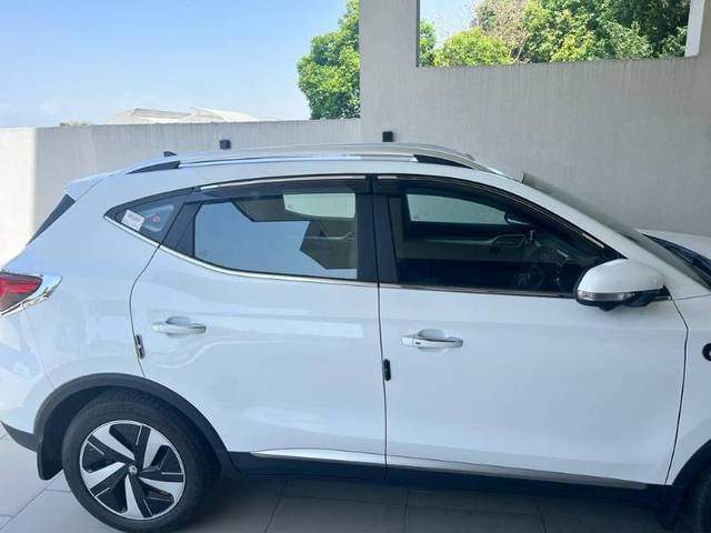https://images10.gaadi.com/usedgaadi-sellcar/UsedCar/3ca8c927-04ff-458b-98df-0842a7bd4d31/e6f2ec28-b543-411c-a44e-284a7c375517.jpg?imwidth=6401