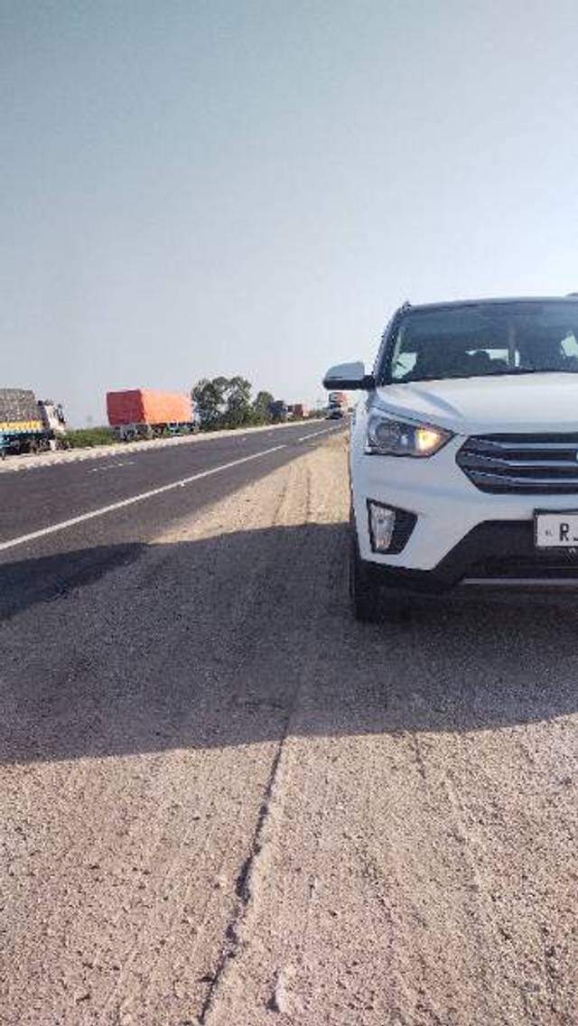 https://images10.gaadi.com/usedgaadi-sellcar/UsedCar/3cc27dc4-1168-4d93-aa14-9436209568ab/69b06f4c-2b72-4e6d-8faf-f22e525b8e78.jpg?imwidth=6401