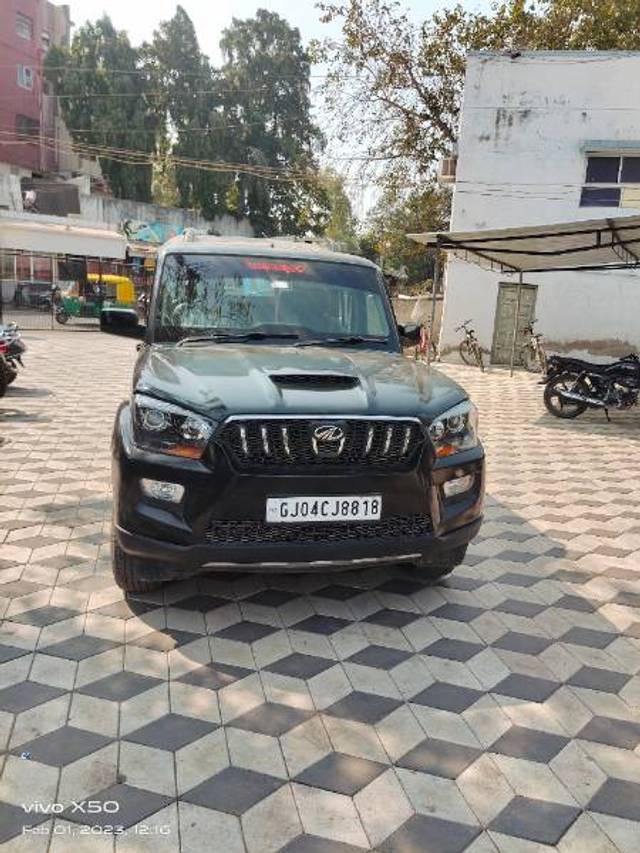 https://images10.gaadi.com/usedgaadi-sellcar/UsedCar/3ccf3074-6b74-437a-870b-1d4c97e1c0b4/e112039b-8d0f-48b4-9d9d-064a1da19785.jpg?imwidth=6400
