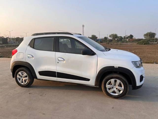 https://images10.gaadi.com/usedgaadi-sellcar/UsedCar/3d5b7d0a-47ed-49c0-aa1a-4ffef1369efb/9e26d1a2-6a5f-4a31-b12d-21b5ea1f43ea.jpg?imwidth=6401