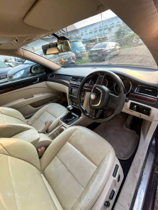 https://images10.gaadi.com/usedgaadi-sellcar/UsedCar/3d7bc641-35a2-405a-b5f3-aab12e85cc6a/9e7086f3-3574-4663-831f-058cb3e8df34.jpeg?imwidth=6402