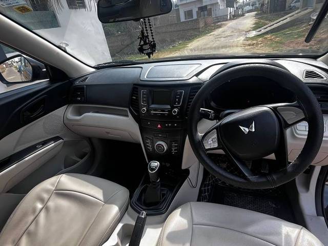 https://images10.gaadi.com/usedgaadi-sellcar/UsedCar/3d920588-5858-4852-8c82-885e066b7ecc/4725e5e0-24e4-428c-81c5-06ad308f68cf.jpg?imwidth=6402