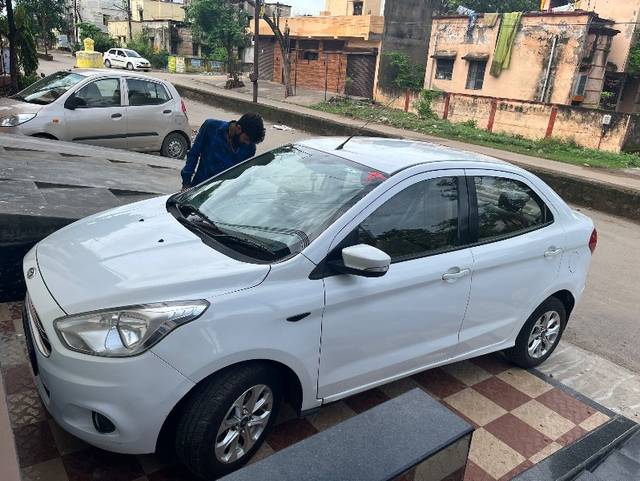 https://images10.gaadi.com/usedgaadi-sellcar/UsedCar/3ddcbefa-eeea-46f4-9e1a-334d80d74af5/e56e133f-d602-4655-bdd0-6859656c8b98.jpg?imwidth=6400