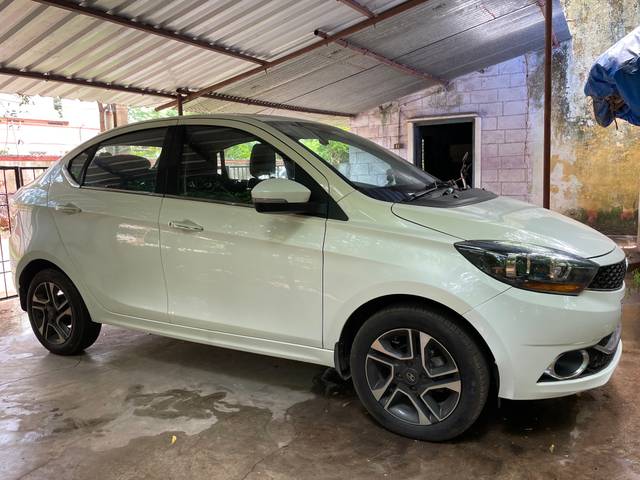 https://images10.gaadi.com/usedgaadi-sellcar/UsedCar/3e068e2e-6d2f-4dde-b076-3b12c10887ef/f77ec3ce-63a1-4cac-b7fd-6e24b5eb05e8.jpeg?imwidth=6400